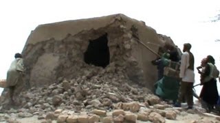 Islamisten zerstören Weltkulturerbe in Timbuktu [upl. by Dnilazor]