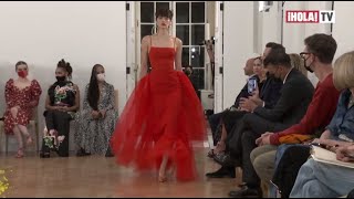 Carolina Herrera celebró sus 40 años en la moda durante la Fashion Week de Nueva York  ¡HOLA TV [upl. by Eecal]