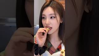 hwasa estetikliyeji eating fancamjennie jisoo lisa rose fancam eating [upl. by Dyraj]