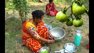 village ranna recipeRaw tomato recipeমসলা ছাড়া আলু দিয়ে কাঁচা টমেটো চরচরি [upl. by Enamart]