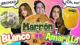 24 horas comiendo comida MARRÓN AMARILLA BLANCA 🤮 Probando comida por colores 2  BROMAS graciosas [upl. by Silloc]