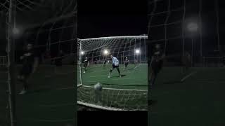 Mejor pongo un cono jajaja porterosinmanos futbol porterosdefutbol [upl. by Ianthe51]