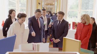 Chinese President Xi Jinping gives Emmanuel Macron special gift [upl. by Dunn]