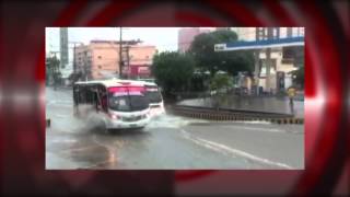 Buses se enfrentan a los arroyos en Barranquilla [upl. by Lilith]