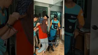 BANTUAN KURSI RODA DAN KACAMATA UNTUK ANAK DISABILITAS sekolahrelawan garudafood [upl. by Otter]