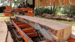 Broken Blade on Massive Oak Log WoodMizer LT15 WIDE  10 [upl. by Darooge776]