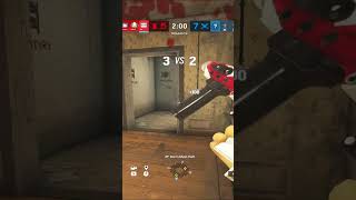 😱vigil smg is OP rainbowsixsiege pixeluppercut r6 r6siege rainbow [upl. by Tonry]