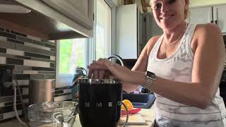 How to make fresh Orange Juice using the Smeg juicer [upl. by Ahsekel700]