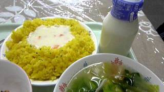 これが、町田市立、地元小学校の今日の給食です2011 [upl. by Orabelle]