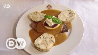 Tschechischer Rinderbraten mit Knödeln  DW Deutsch [upl. by Anaillil46]