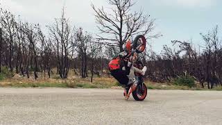 Ktm Smcr 690 wheelie manual and scrape [upl. by Saxon]