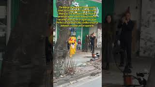 The little girl practiced lion dance on the street and encountered a lion dance team driving by [upl. by Dnomal]