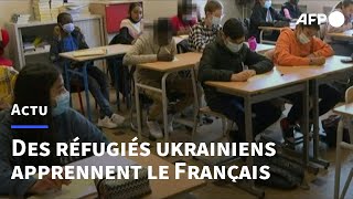 Réfugiés à Paris des Ukrainiens tentent dapprivoiser la langue française  AFP [upl. by Ursuline669]