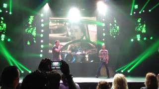 Three Doors Down w Daughtry singing Kryptonite Awesome audio [upl. by Thorsten]