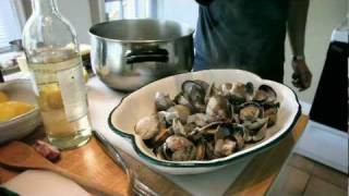 How to cook clams An easy and delicious recipe for steamed manila clams [upl. by Leff]