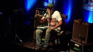 Seasick Steve gets pissed off before playing Gentle on my mind by John Hartford [upl. by Bridgette15]