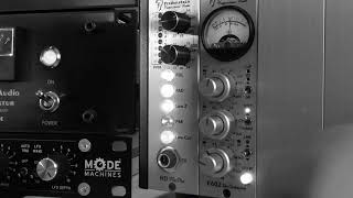 Fredenstein F602 Tube Compressor Drums break compression [upl. by Kcirde]