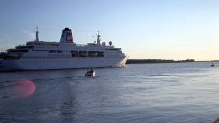 MS Deutschland  Verabschiedung am Willkommen Höft in Wedel  Hamburger Hafen 2014 [upl. by Gefell]