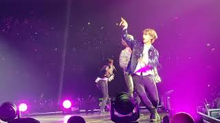 When V burned me 🔥💕🔥 Baepsae  BTS방탄소년단  Love yourself Tour in Amsterdam  13102018 HD [upl. by Auqcinahs923]