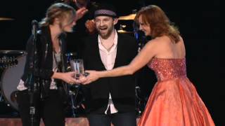 Jennifer Nettles Receives Crystal Milestone Award  ACM Awards 2009 [upl. by Hoebart634]