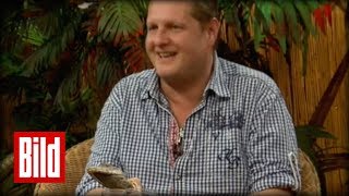 MalleJens wird von Krokodil angepinkelt  Animal Attack in Dschungelshow [upl. by Samanthia573]