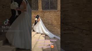 Giulia prima di entrare in chiesa con il suo abito sontuoso e da principessa wedding matrimonio [upl. by Alfonzo]