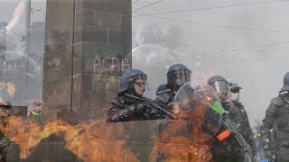 Police shoot rubber bullets at antiwar protesters in Melbourne [upl. by Cortie]