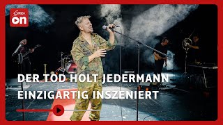 Jedermann reloaded „Der Tod holt Jedermannquot einzigartig inszeniert  Salzburger Festspiele [upl. by Salchunas]