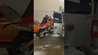 Will an enduro dirt bike fit in a Caddy Maxi vw caddy gasgas ec300 hardenduro mx [upl. by Omlesna]