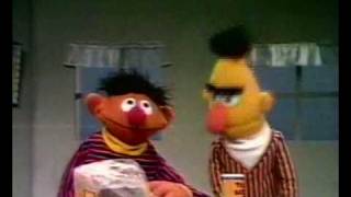 Bert amp Ernie  Boterhammen met pindakaas [upl. by Halie751]