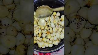 newviralvideo lotusseedsrecipe makhanasnacks streetfood foxnut bahut faydemandhealthylifestyle [upl. by Favien]