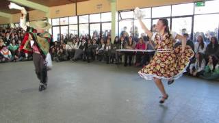 Pareja ganadora del Campeonato Comunal Escolar de cueca 2016 Enseñanza Básica Los Ángeles [upl. by Ahidam]