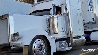 jakebrake Straight pipes and jakes peterbilt [upl. by Lakin]