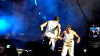 USHER AND CHRIS BROWN DANCING TOGETHER  SUMFEST 2010 [upl. by Enitnemelc674]