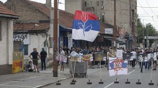 SÃ©rvios do norte do Kosovo protestam contra abertura de ponte em Mitrovica [upl. by Zarla]