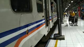 KA Gumarang Datang Stasiun Semarang Tawang Diiringi Musik Gambang Semarang dan Berangkat Lagi [upl. by Ecinereb204]