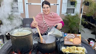 Tamales De Pollo Con Chile Verde y Atole De Almendra Con Galleta [upl. by Yelha537]