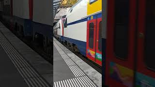 zwischen S16 und S3 Nach Zürich airport und Wetzikon ZH In Stadelhofen SBB [upl. by Linetta]