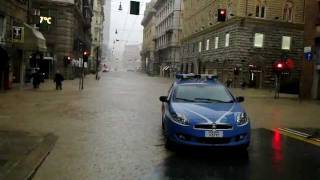 Alluvione Genova 4 novembre 2011  Scene di caos in Via XX settembre [upl. by Anilem962]