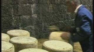 Affinage du fromage en Auvergne [upl. by Nivets]