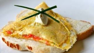 Omelet met zalm [upl. by Ocko]