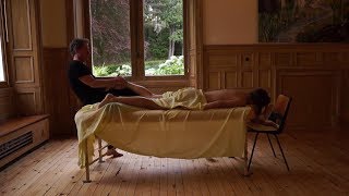 Esalen Massage und Lange Streichbewegungen [upl. by Airdna]