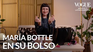 En el bolso de María Bottle  En el bolso  Vogue México y Latinoamérica [upl. by Anitsirt]