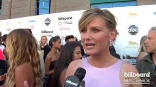 Jennifer Nettles on the 2013 Billboard Music Awards Blue Carpet [upl. by Jaquenetta687]