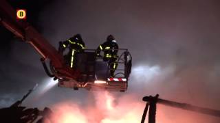 Grote brand in boerderij aan de Torenlaan in Esbeek [upl. by Shermy18]