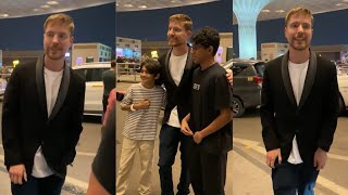 Sweet Gesture of MrBeast aka James Stephen Donaldson with Indian Fan at Mumbai Airport [upl. by Monsour]