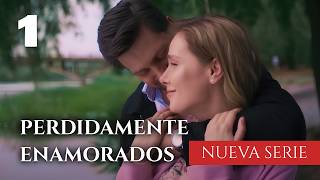 PERDIDAMENTE ENAMORADOS  Capítulo 1  Nueva serie romántica en Español [upl. by Yenruoc540]