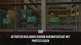 ACTIVISTEN BEKLADDEN GEBOUW RIJKSWATERSTAAT MET PROTESTLEUZEN [upl. by Gothard]