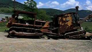 Loading 1943 15 B Bucyrus erie backhoe with D 8 Cat [upl. by Gualterio851]