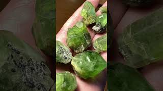 💎 La chrysolite  équilibre émotionnel vitalité et transformation vital pierre shortvideo [upl. by Ellehcram336]